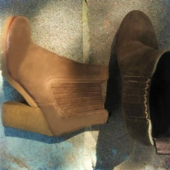 Prada suede Chelsea booties - Picture 2 of 12